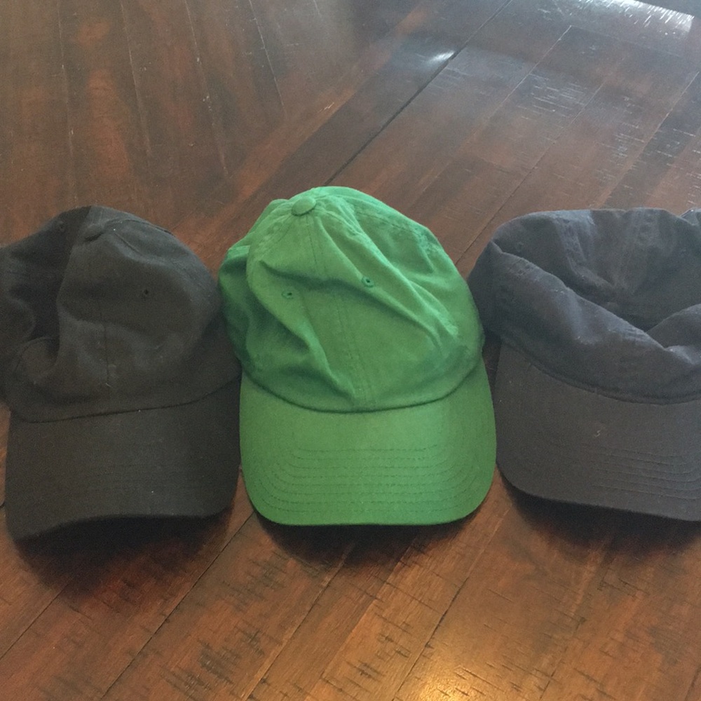 Baseball caps (3)